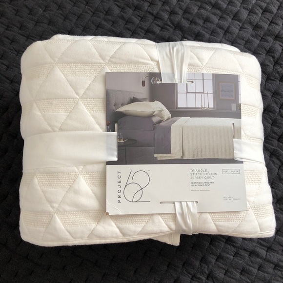 Project 62 Triangle Stitched Jersey Quilt - Cream